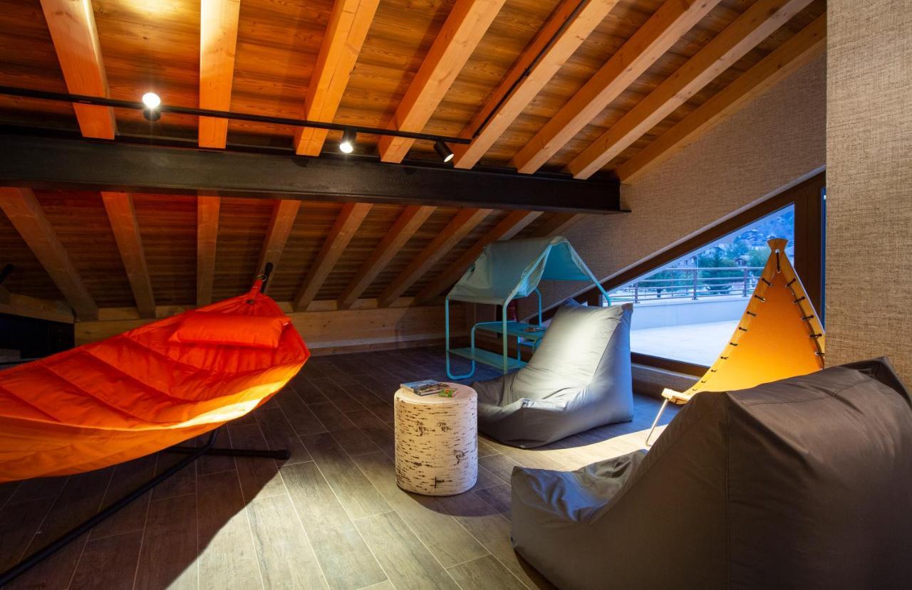 Hotel Base Camp Lodge - Bourg Saint Maurice מראה חיצוני תמונה